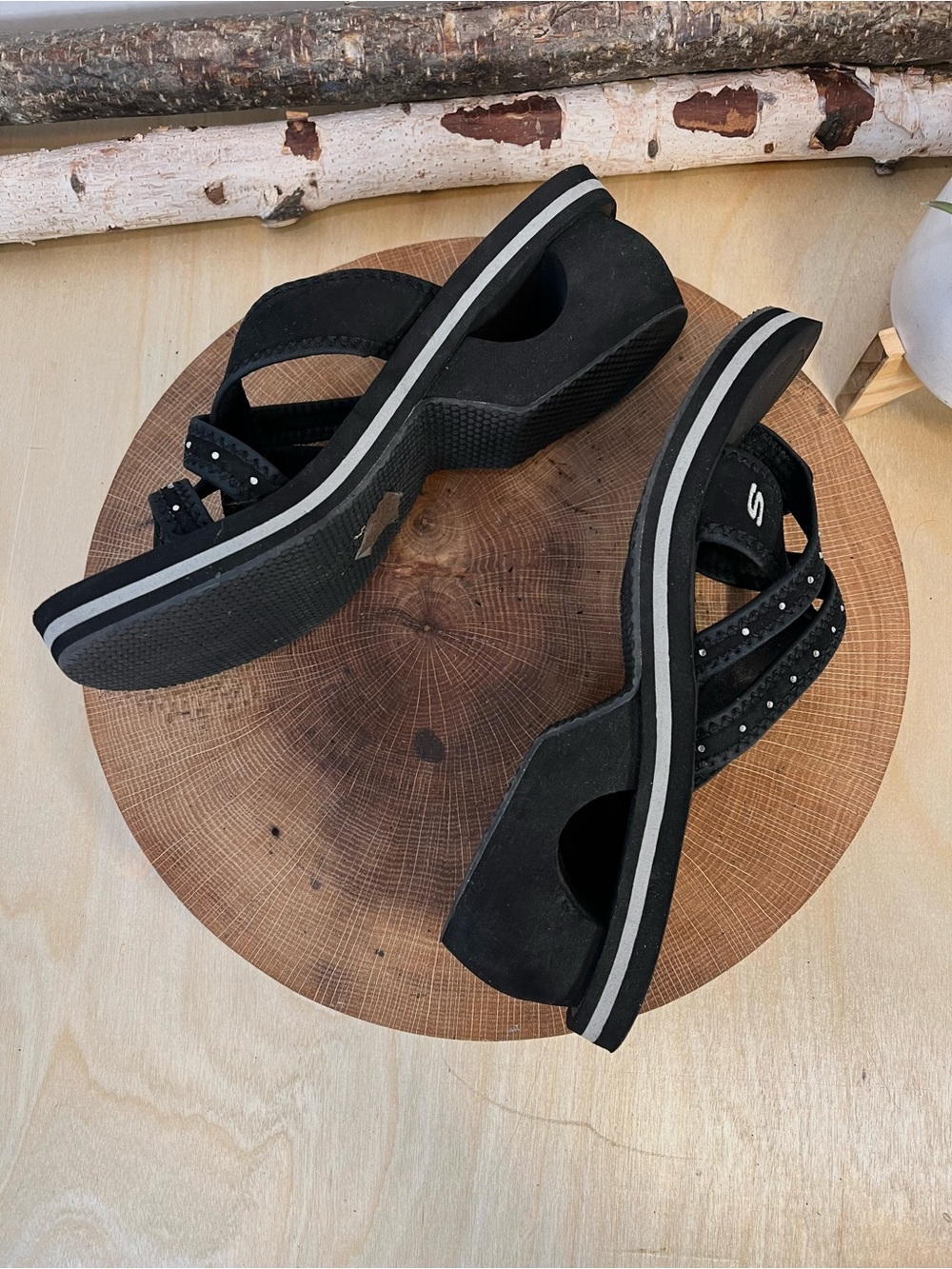 Y2K Vintage Skechers Cali Wedge Sandals Black Rhinestone Thong Flip Flops Size 8 - Picture 10 of 14